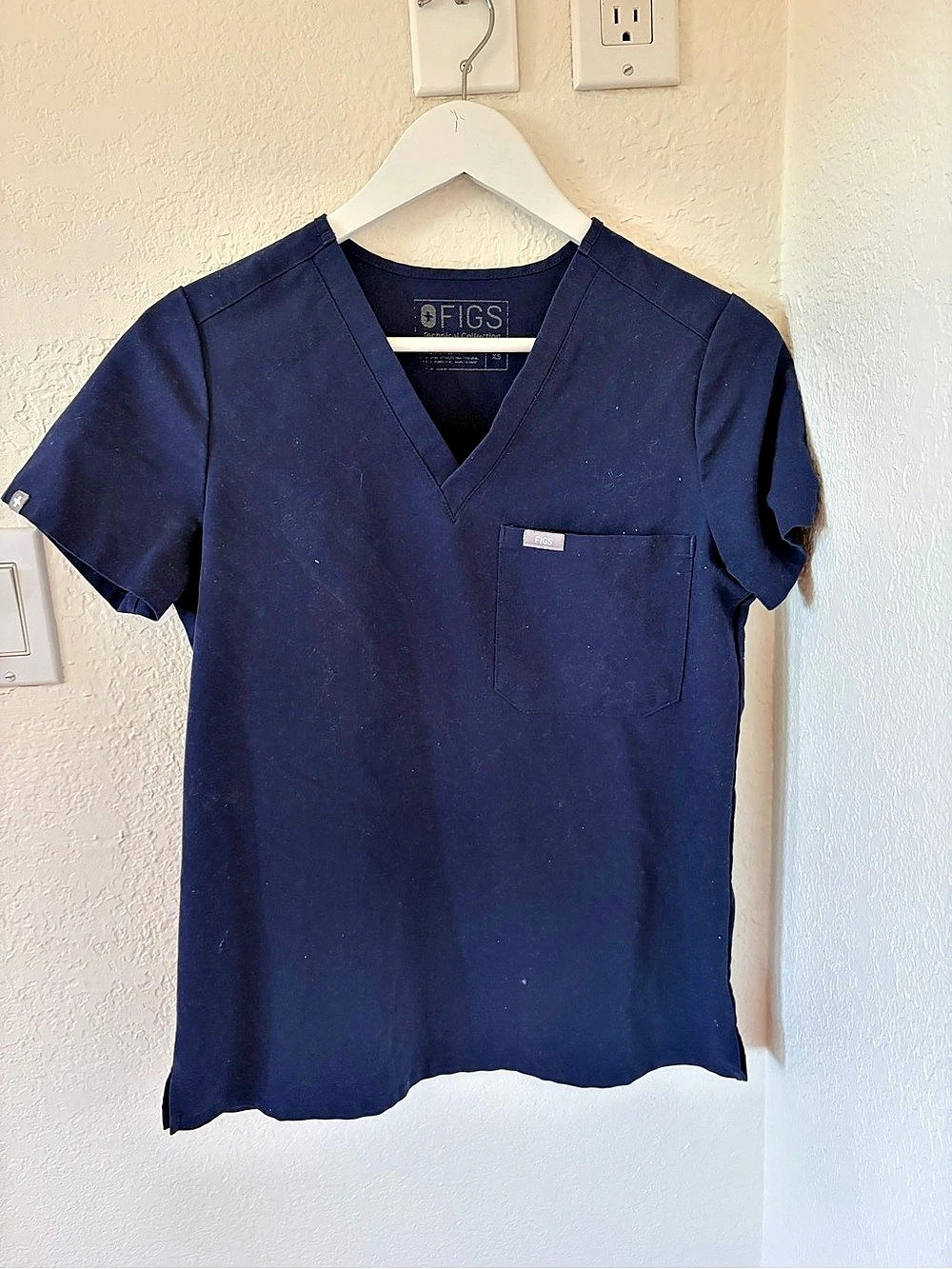 FIGS Casma Classic Scrub Top Navy V-Neck Short Sleeve